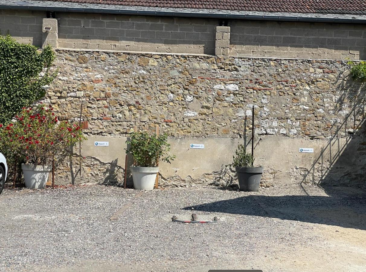 Appartement Avec Parking Gratuit Et Wifi Vierzon Exterior foto