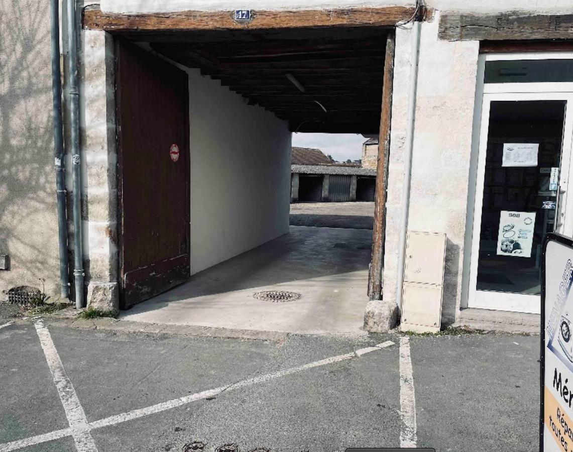 Appartement Avec Parking Gratuit Et Wifi Vierzon Exterior foto