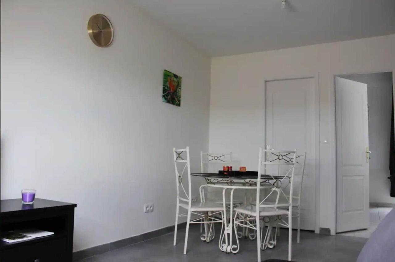 Appartement Avec Parking Gratuit Et Wifi Vierzon Exterior foto