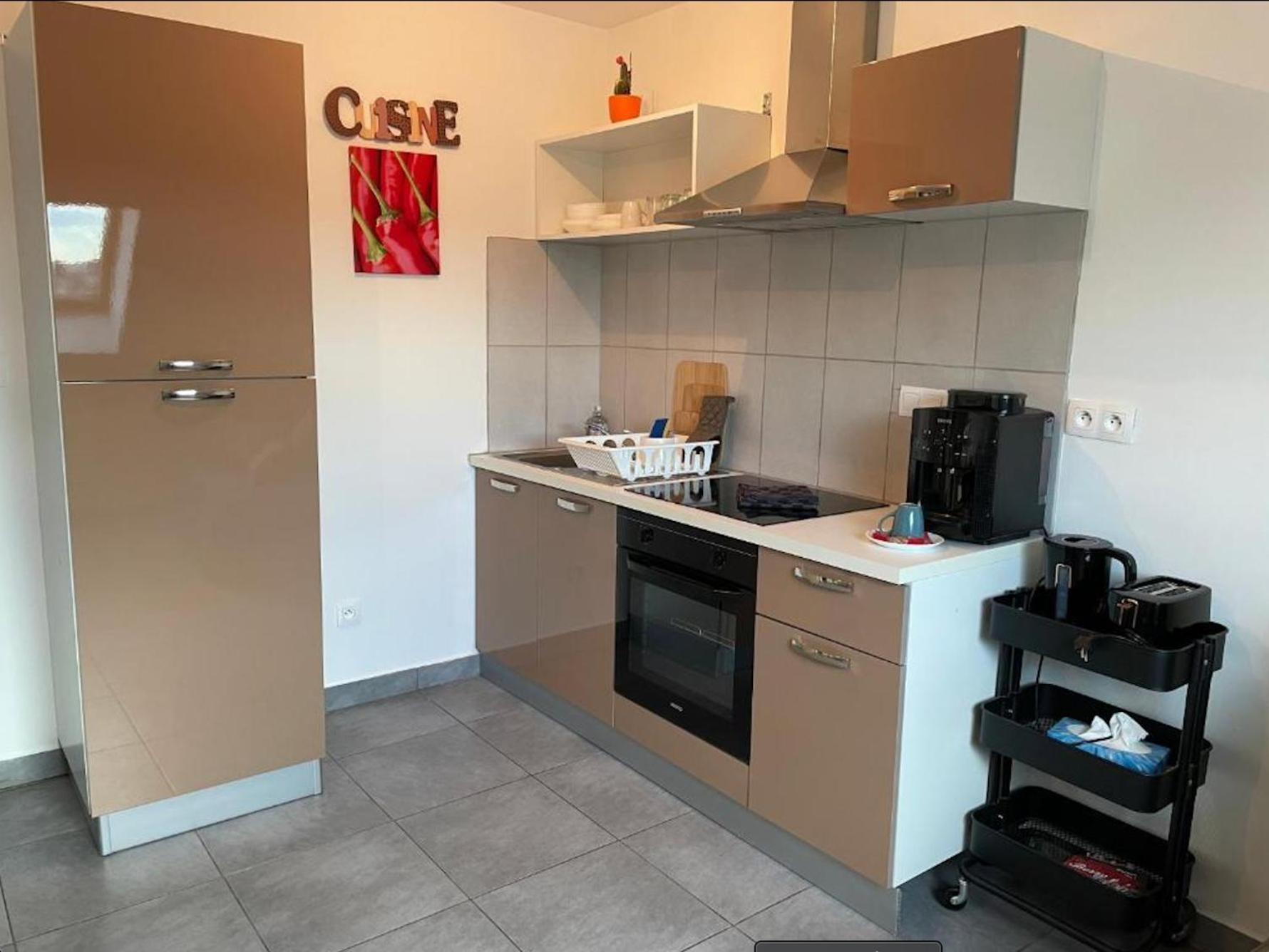 Appartement Avec Parking Gratuit Et Wifi Vierzon Exterior foto